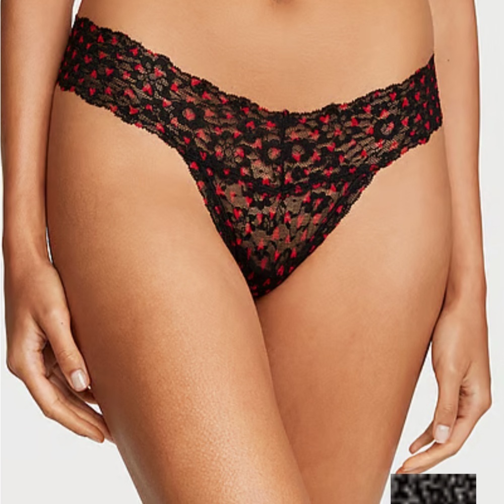 VICTORIA SECRET lace thong panty size s nwt‎